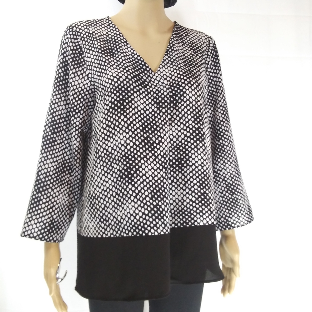 GREY & GRAY Geometric Polka Dot Black Lower Band Pleated V-neck Crepe Top NWT M